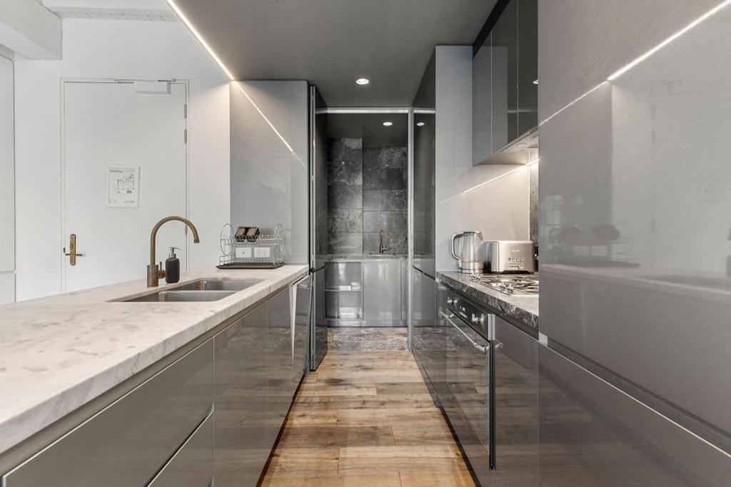 Chic 2-bedroom In Surry Hills Apartment *